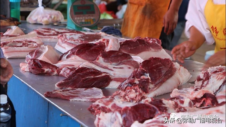 赞！弥勒这几家公司：减免摊位费，免费送餐、送菜，送消毒水...