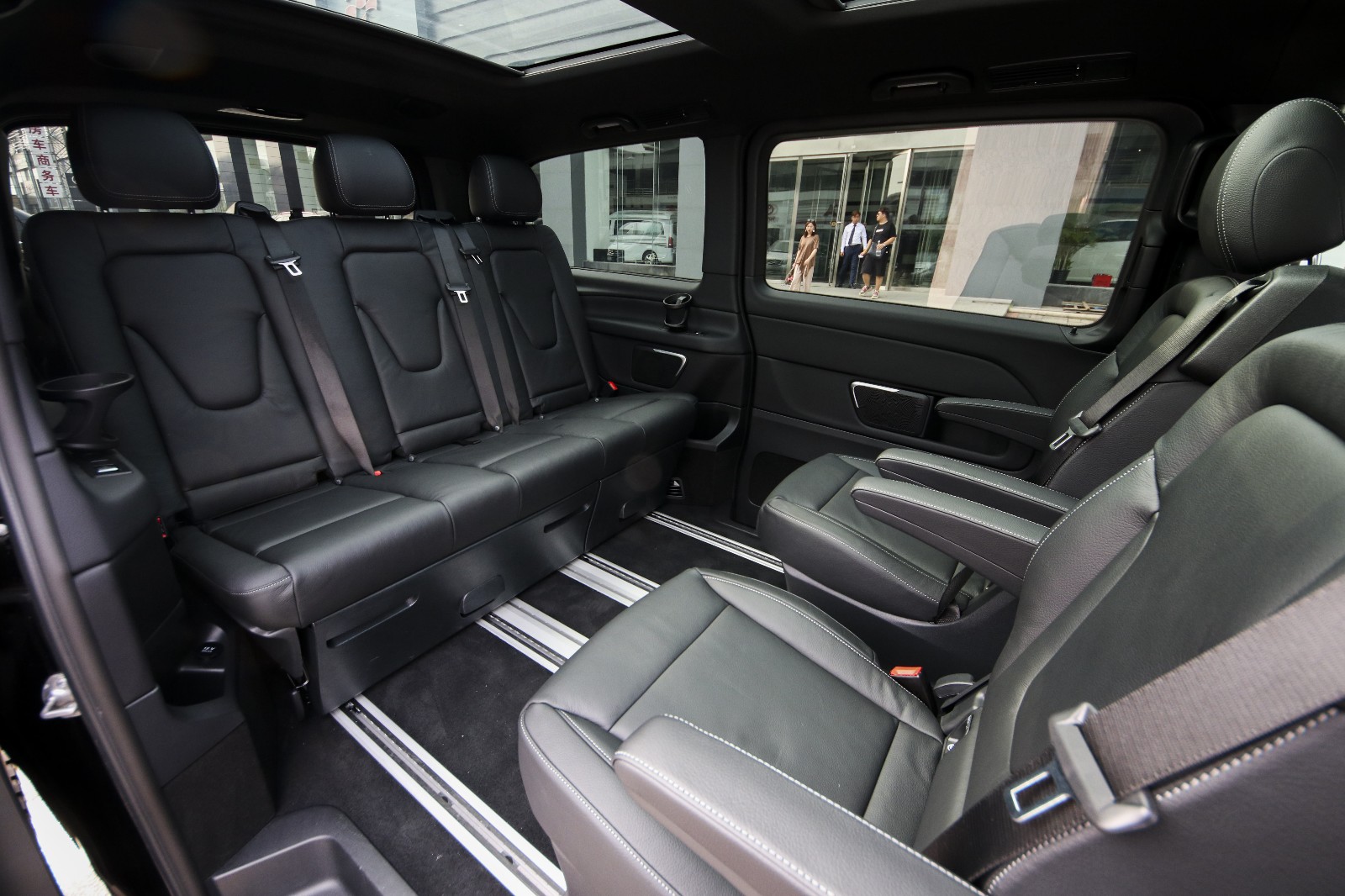 奔驰v250d四驱商务豪华mpv价格,柴油奔驰mpv