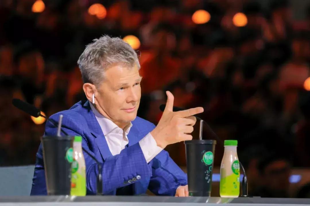 《巅峰之夜》:比顶级才艺更触动人心的,是跨越国界的共通情感