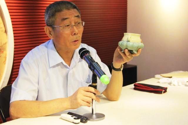 大妈拿夜明珠鉴宝,大妈戴夜明珠鉴宝称20年前花300块