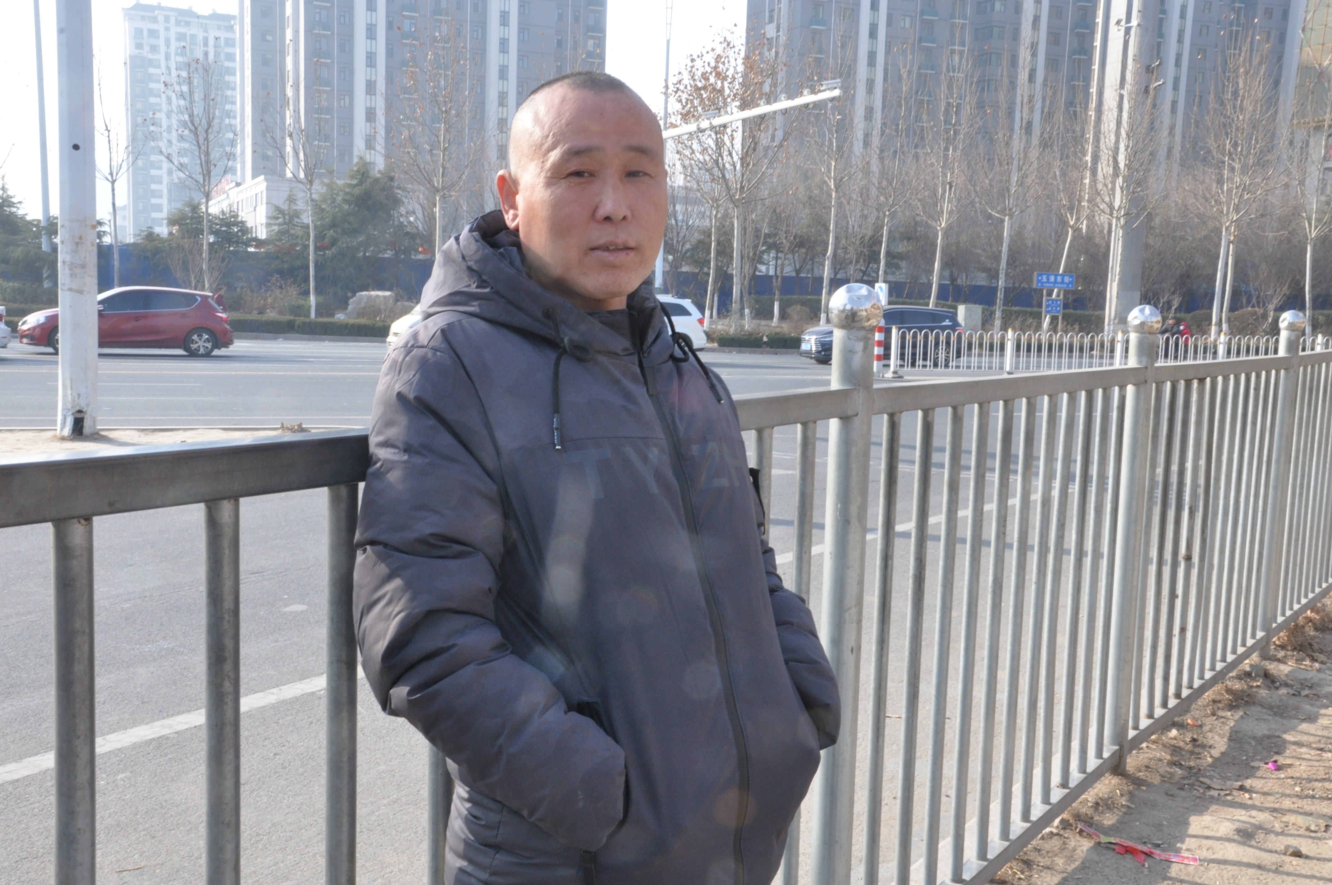 新春走基层致敬坚守岗位打工人,中国春节后用工荒招工难人民日报