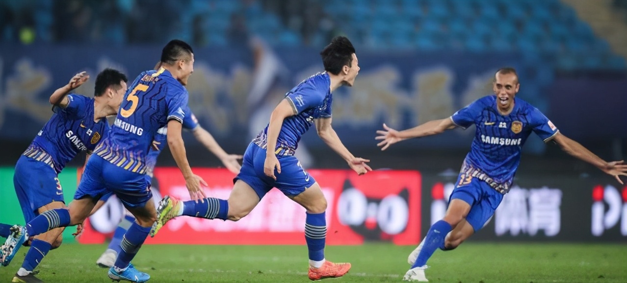 10人+主裁“偏袒”!被世界波逆转!名宿:国内裁判能吹好比赛