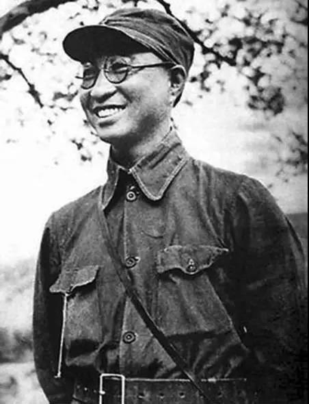 *德朱**满树苹果丢了,陈赓和*锡联陈**总是去串门,有人告密:他俩偷的