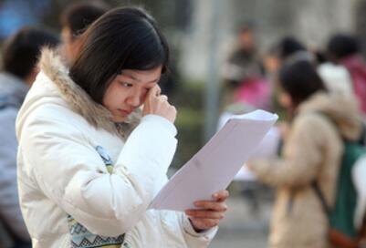 读大学留在本省好还是出省好,读大学选在本省还是去外省好