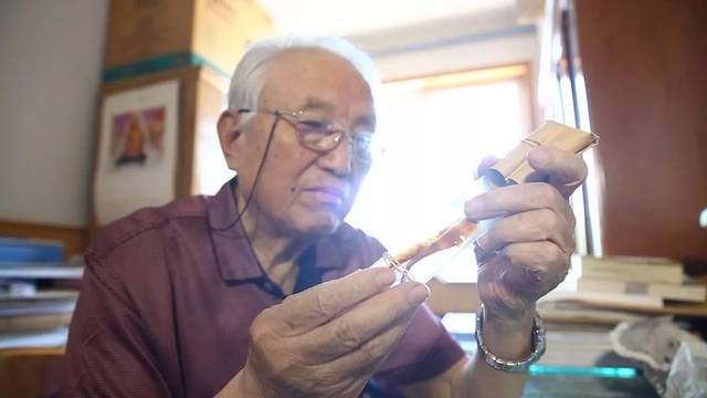 没有经费仍然坚持研究,他揭开了天麻生长的全部奥秘,药农为他立碑塑像