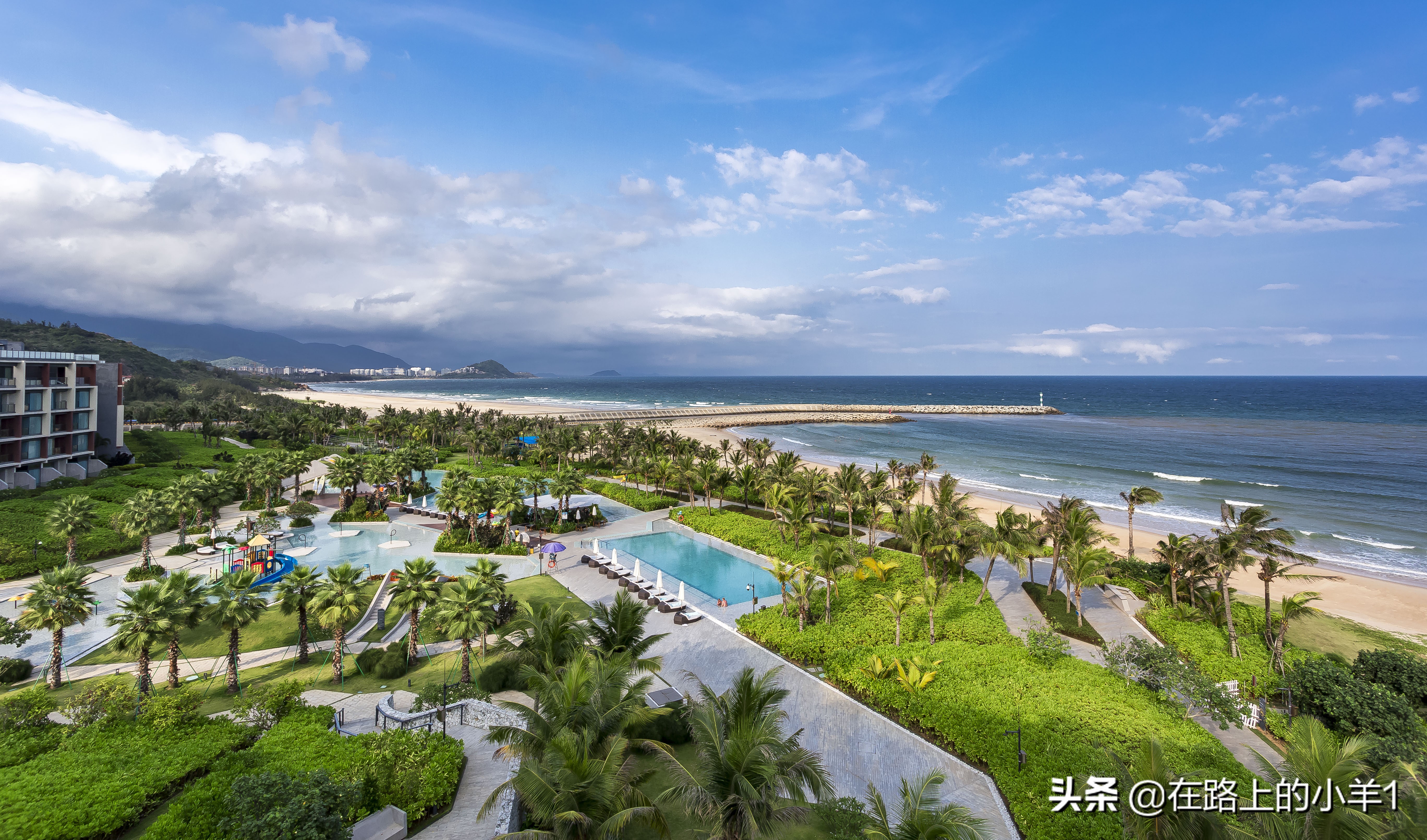 此地距离三亚仅23分钟车程,游客稀少环境清幽,真正的度假胜地