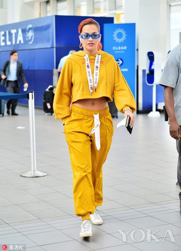 杨颖阿迪达斯粉色外套,杨颖运动风