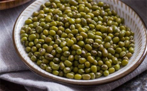 改善皮肤毛孔大黑头用什么护肤品,毛孔大黑头多应该用什么护肤