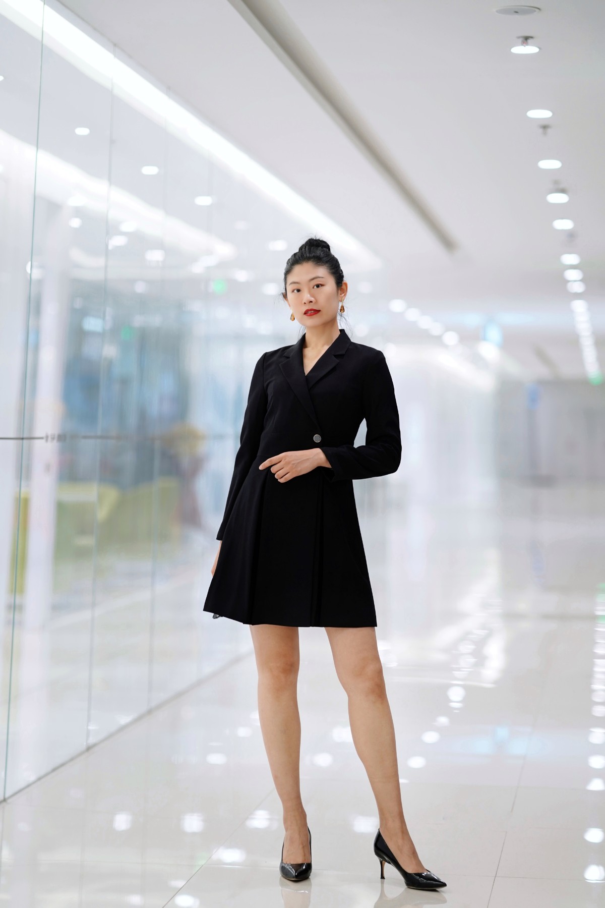 立春之后的时髦实用之选:小西装、风衣和连衣裙