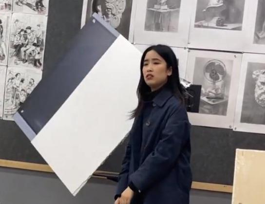 美术生的“以假乱真”火了，画和现实傻傻分不清，老师看了也发懵