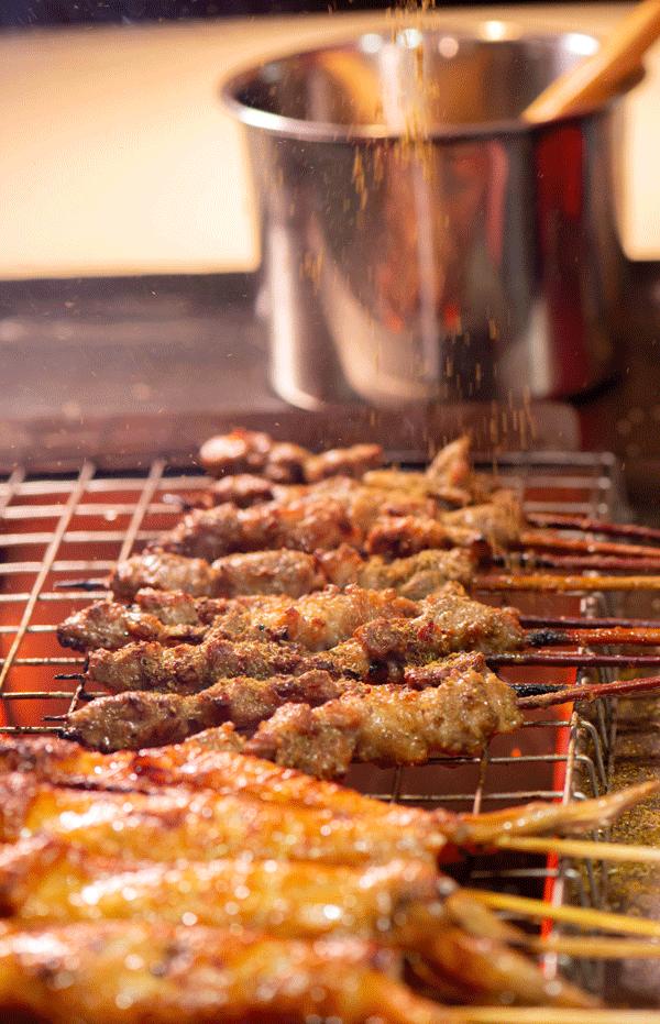 一年能卖出300万串羊肉串,摆摊卖羊肉串一年赚500万