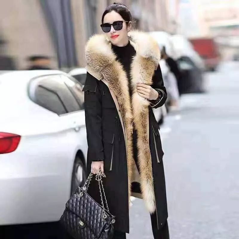 轰动全城，品牌羽绒服、品牌女鞋年终清仓，万条羊围巾免费送