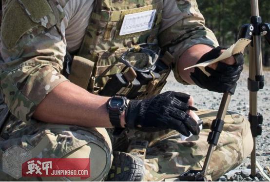 casio卡西欧户外登山运动表,卡西欧七年电力复古手表橙色测评