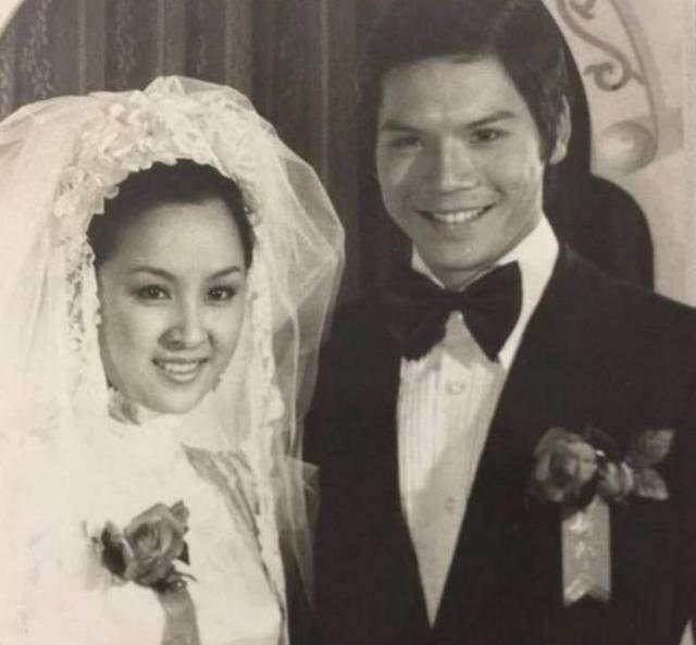 她6岁患绝症，18岁被卖进歌舞厅，这个征服向华强的女人，有多狠