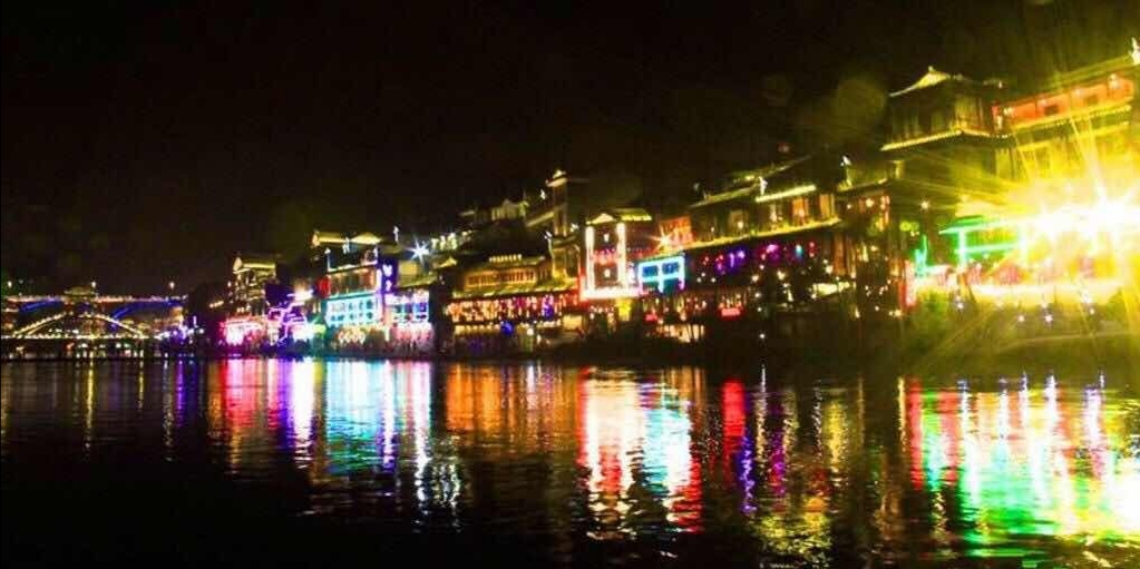 悠悠沱江:渔夫点亮边城夜,灯火照得凤凰醉!