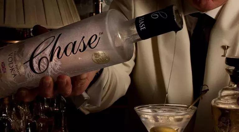 伏特加喝着怎么像酒精兑水,伏特加为什么要兑饮料