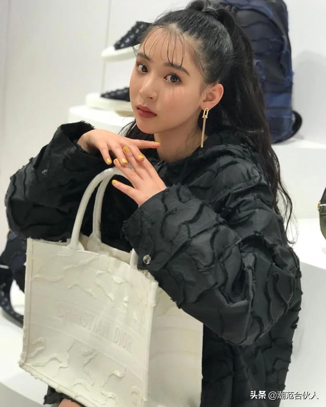 楂樹釜瀛愭儏渚f挒鑹茬郴绌挎惌,鎾炶~鍑犵巼鏋佷綆鎯呬荆绌挎惌蹇冩満璧锋潵