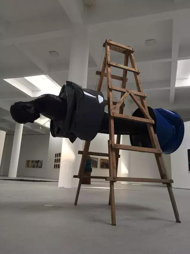 任宏伟|油桶中的褶皱美学