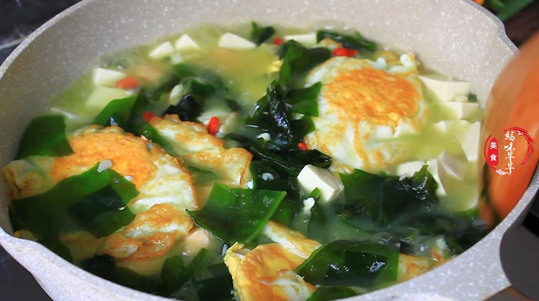 补钙食物排行榜第一名牛奶,补钙最佳食物豆浆和牛奶