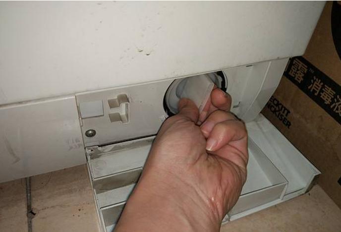 家里用的洗衣机很脏怎么处理,家里洗衣机用十年了特别臭怎么办