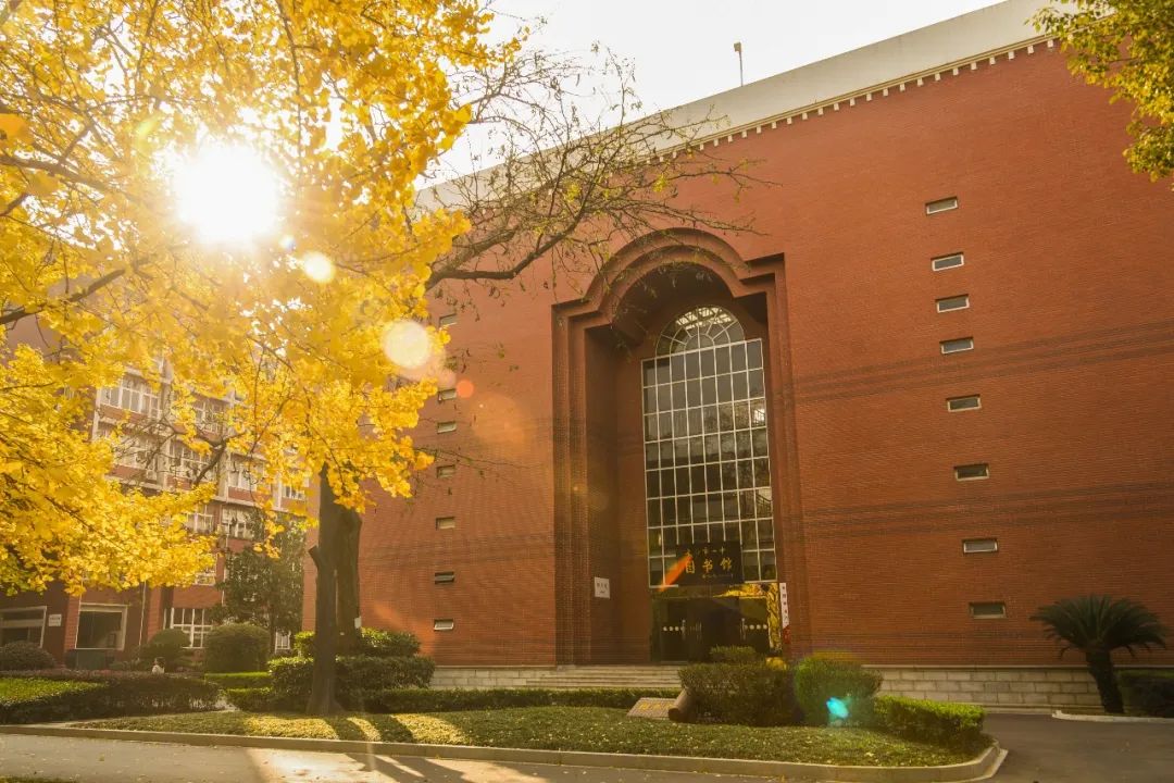 青年毛主席,榜首进一中!他曾就读的长沙市一中究竟有多牛?