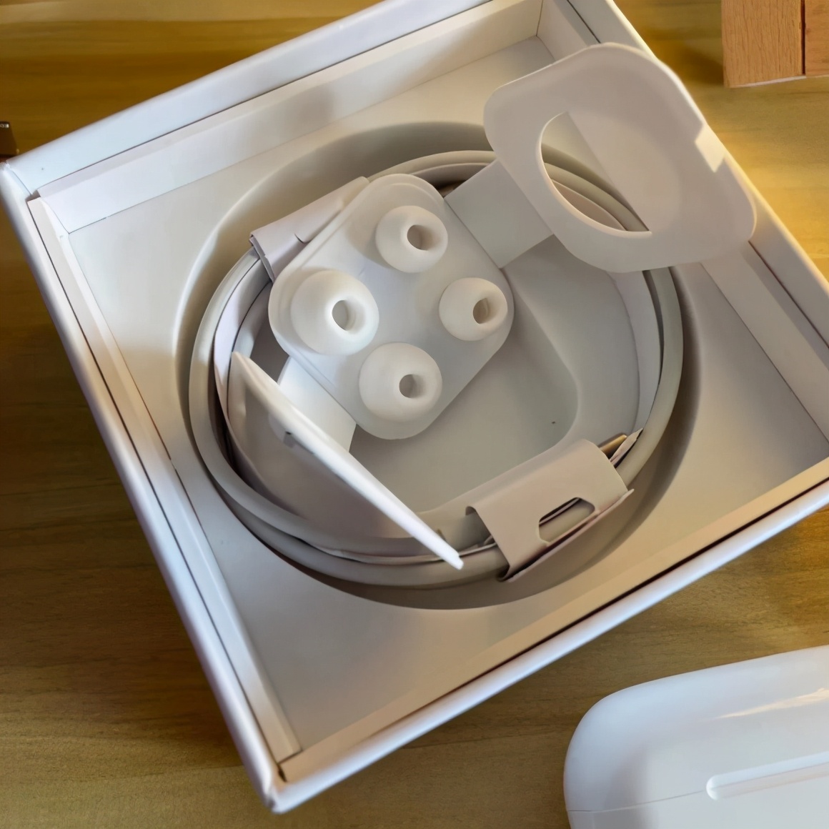 airpodspro华强北1562a公牛版,华强北airpodspro三代6976测评