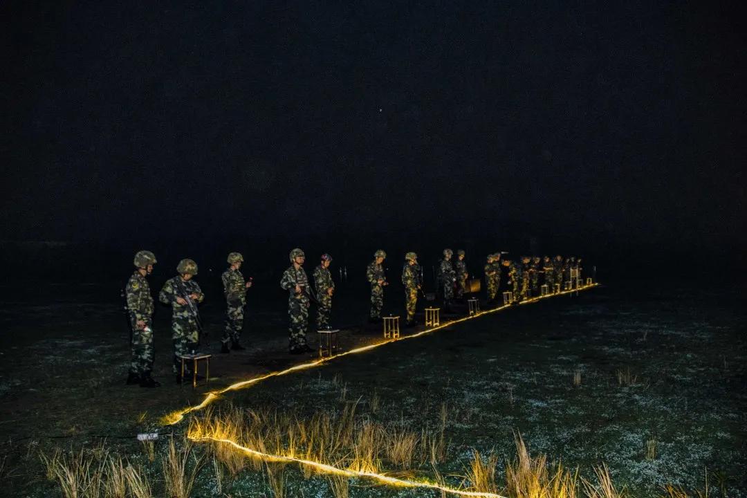 实弹射击训练中未爆弹,夜间实弹射击战术