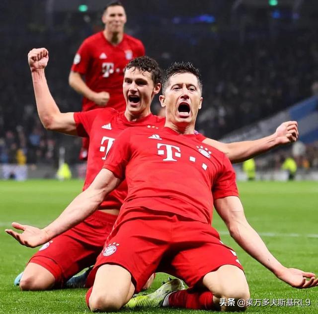 莱万多夫斯基小动作,莱万多夫斯基介绍超燃