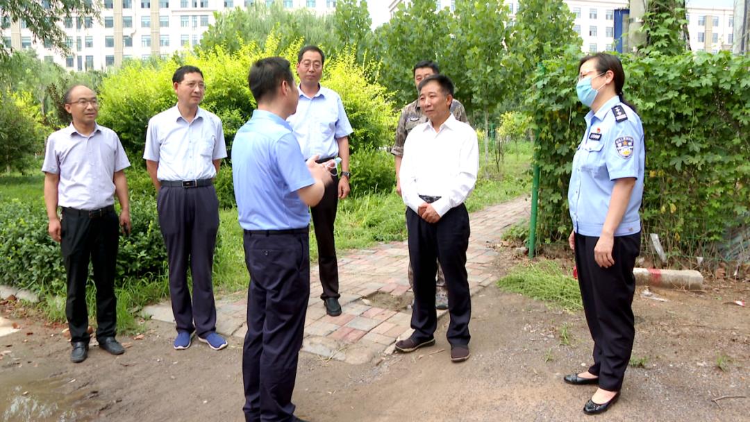 鹿泉区委书记督导驻鹿监狱部队周边整治工作