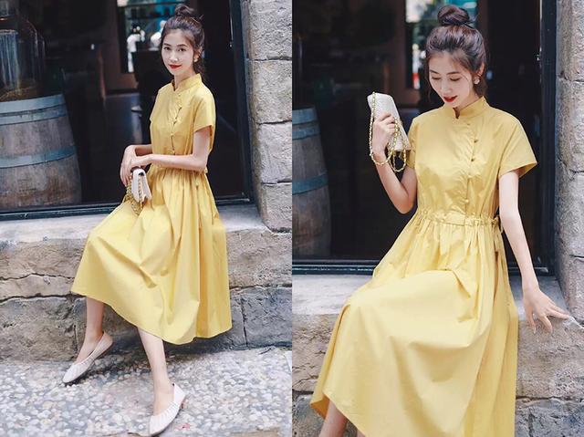 夏天穿棉麻料的连衣裙,既时尚又能清凉一夏