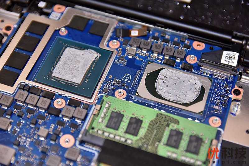 荣耀猎人v700风谷式散热,荣耀猎人游戏本v700i5款测评