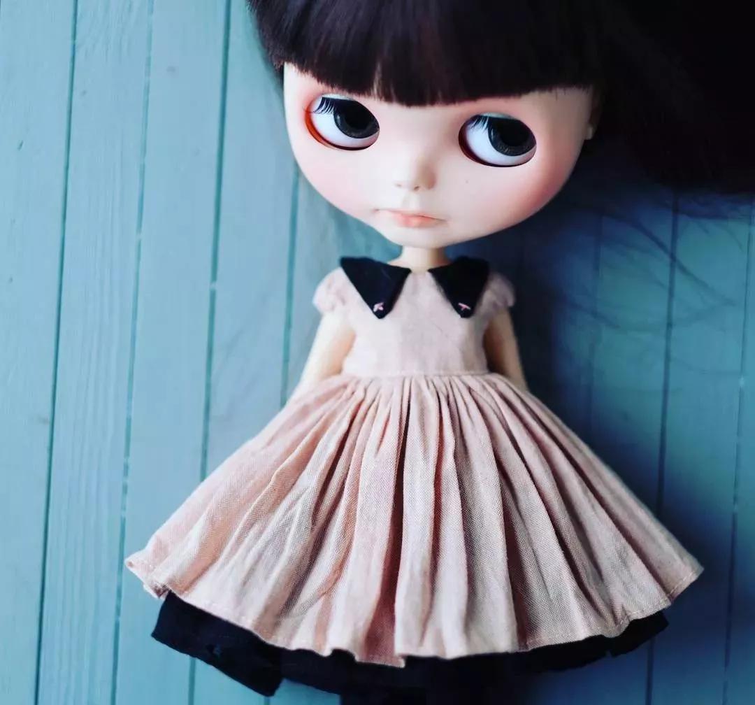 恨不能把她的芭比娃衣穿上自己身上......