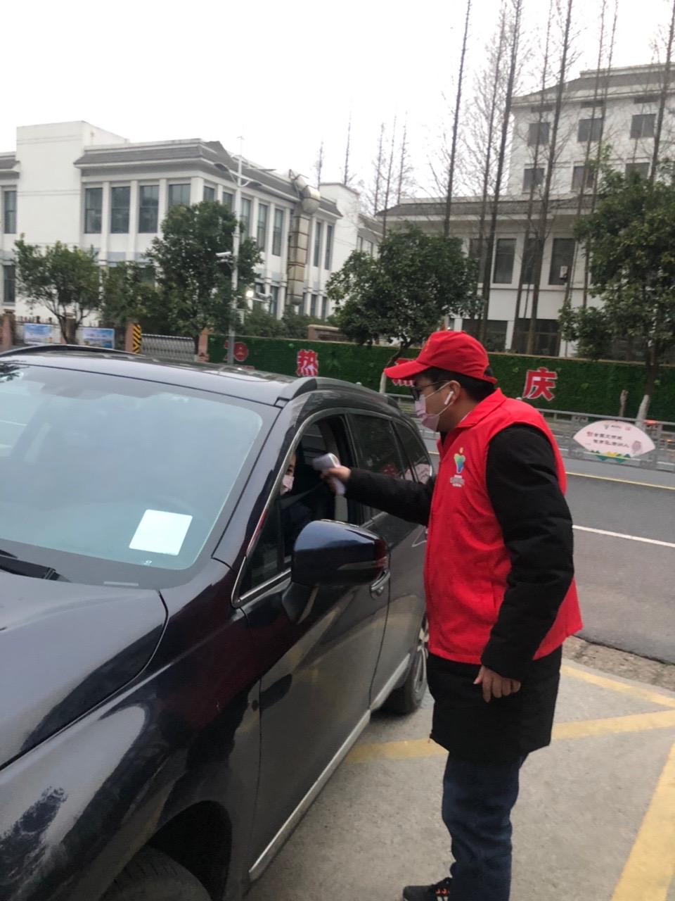 包区清楼，衢州市气象局*党**员干部在一线