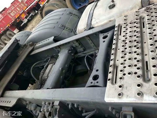 斯堪尼亚8x4牵引车多少钱一台,斯堪尼亚牵引车v8