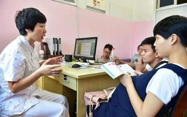 怀孕8个月肚子突然“变硬”，孕妈哭的稀里哗啦，医生却一脸淡定