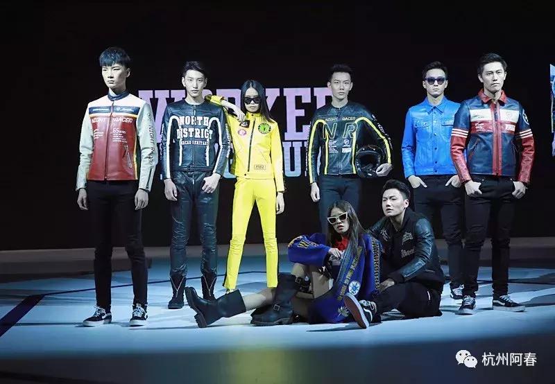 超百图再现2018年服装圈内那三十道靓丽风景……