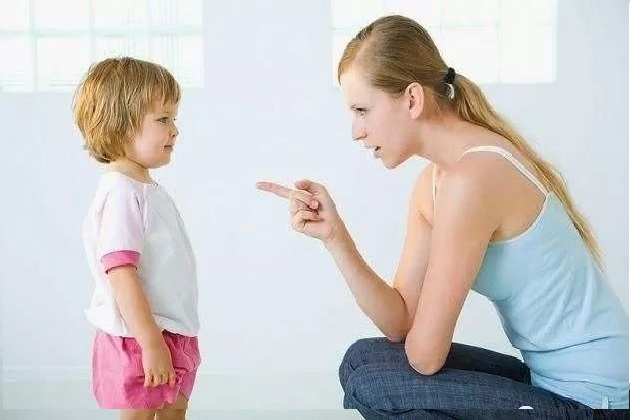 孩子被别的孩子打了可以报警吗,别的小朋友打我家孩子怎么教育