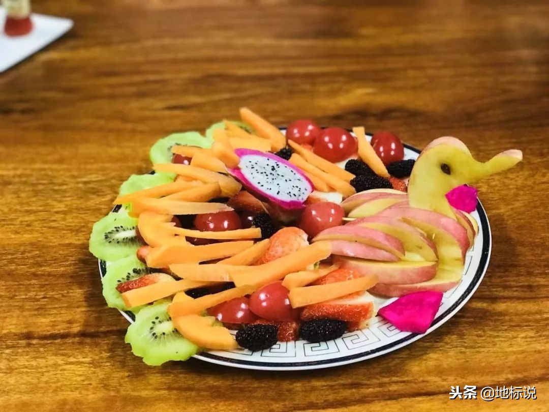 公司圣诞这样过！广告人把水果玩出花~