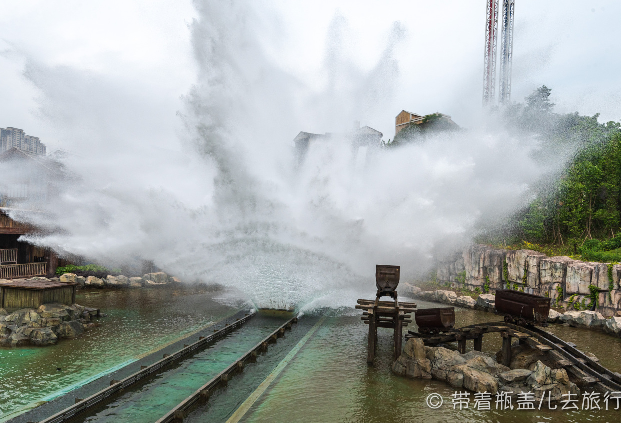 重庆欢乐谷，全国第一座山地版欢乐谷，180的门票是否物有所值