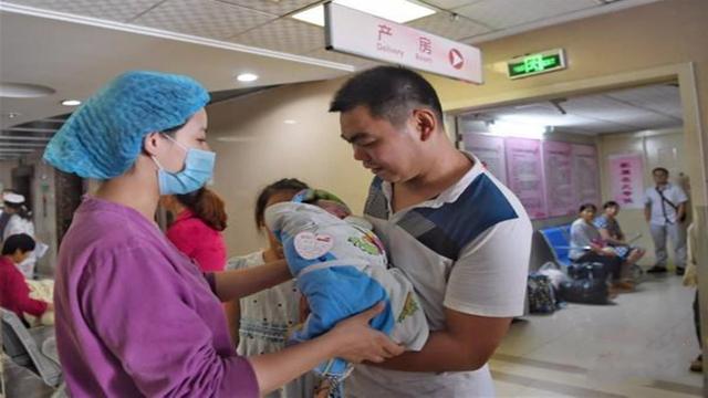 顺产妈妈们遇到过什么尴尬,顺产时必须面对的六大尴尬