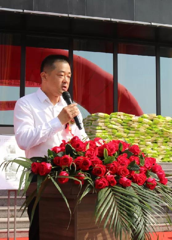 甬妈妈入驻南湖爱心捐赠仪式暨《甬帮融合热菜》新书发布成功举办