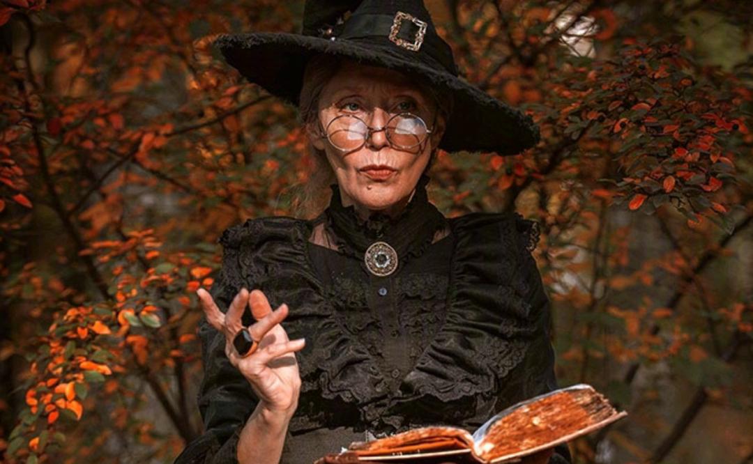 58岁奶奶爱上角色扮演，造型百变“玩出花”，网友：老了也很酷