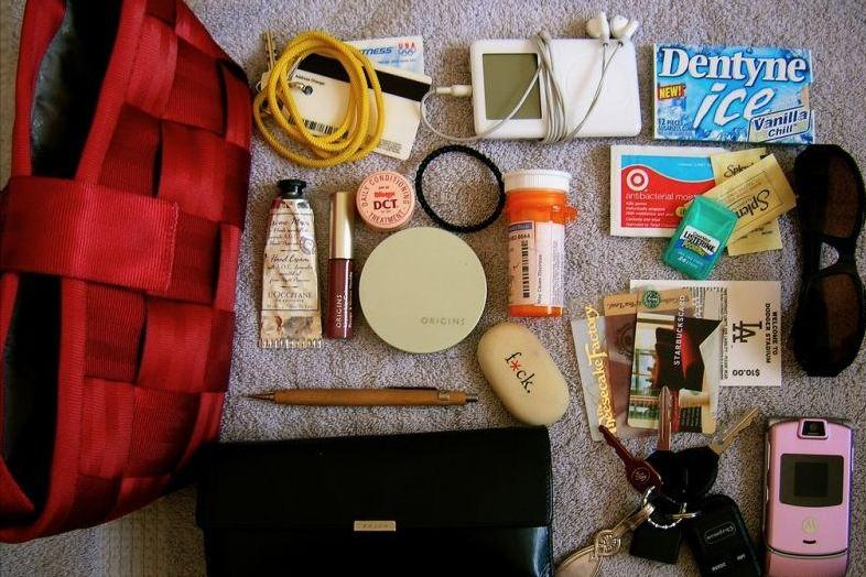 中学生出门旅行包里必备物品,短途旅行护肤包里带什么东西好