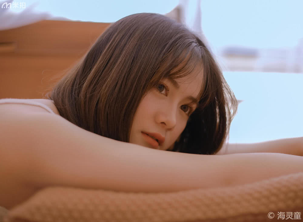 甜美少女拍摄写真,漂亮女生居家写真