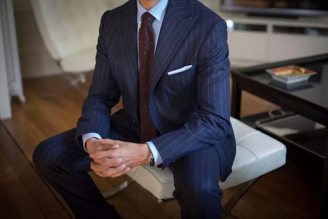 怎么挑一件合身的西装外套,西装外套怎么算合身