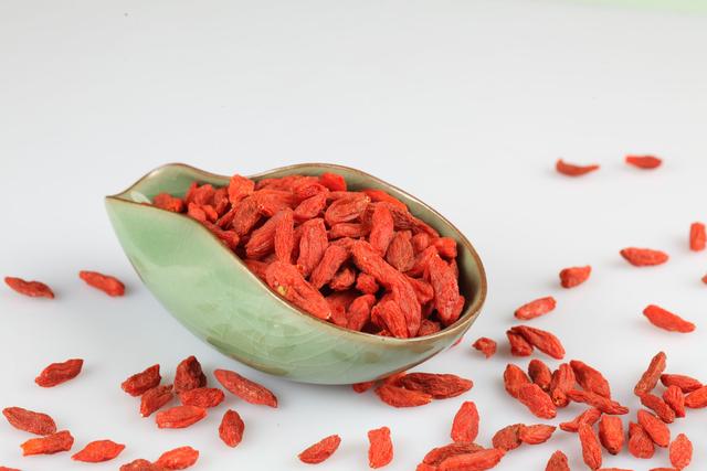 宁夏的枸杞好还是青海的枸杞好,宁夏枸杞的神奇功效