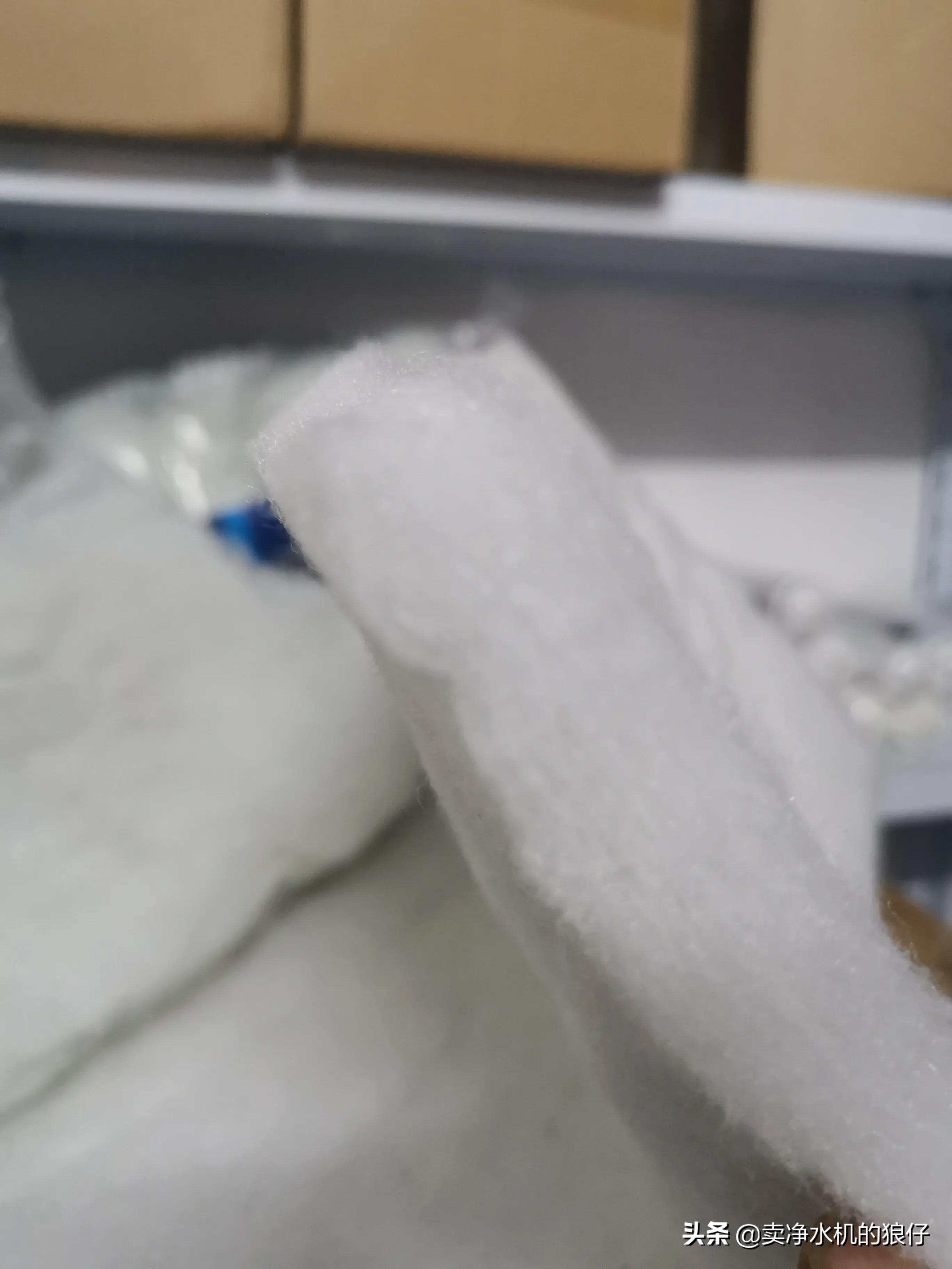 如何让小鱼缸变成空气缸,如何让鱼缸出现空气缸