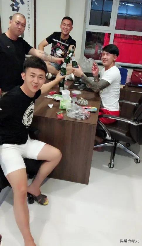 互联网上最会“洗”的四大网红其中三个已经凉凉如今只剩一名王者