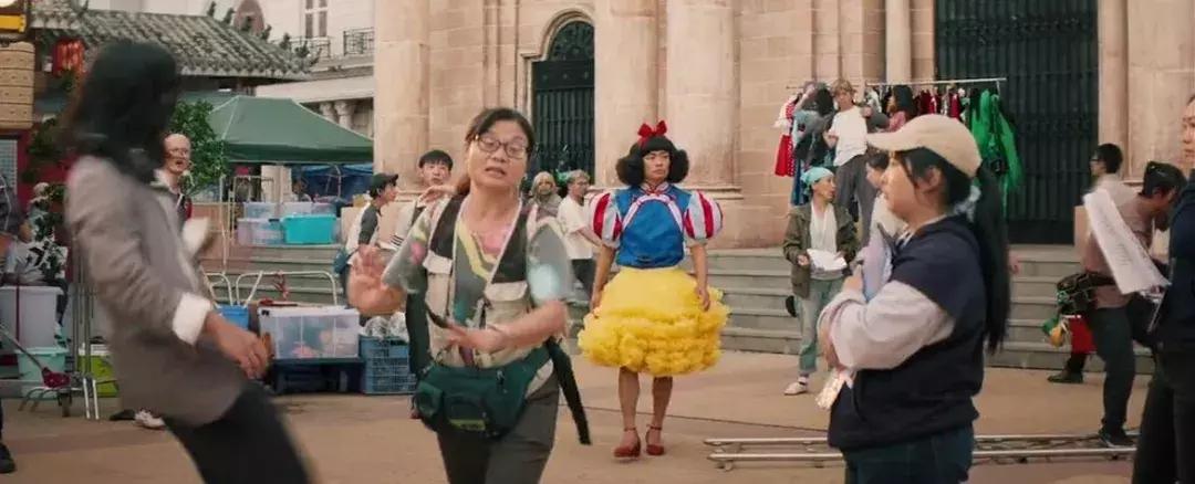 周星驰票房最惨败的一个电影,周星驰电影深度解析喜剧之王