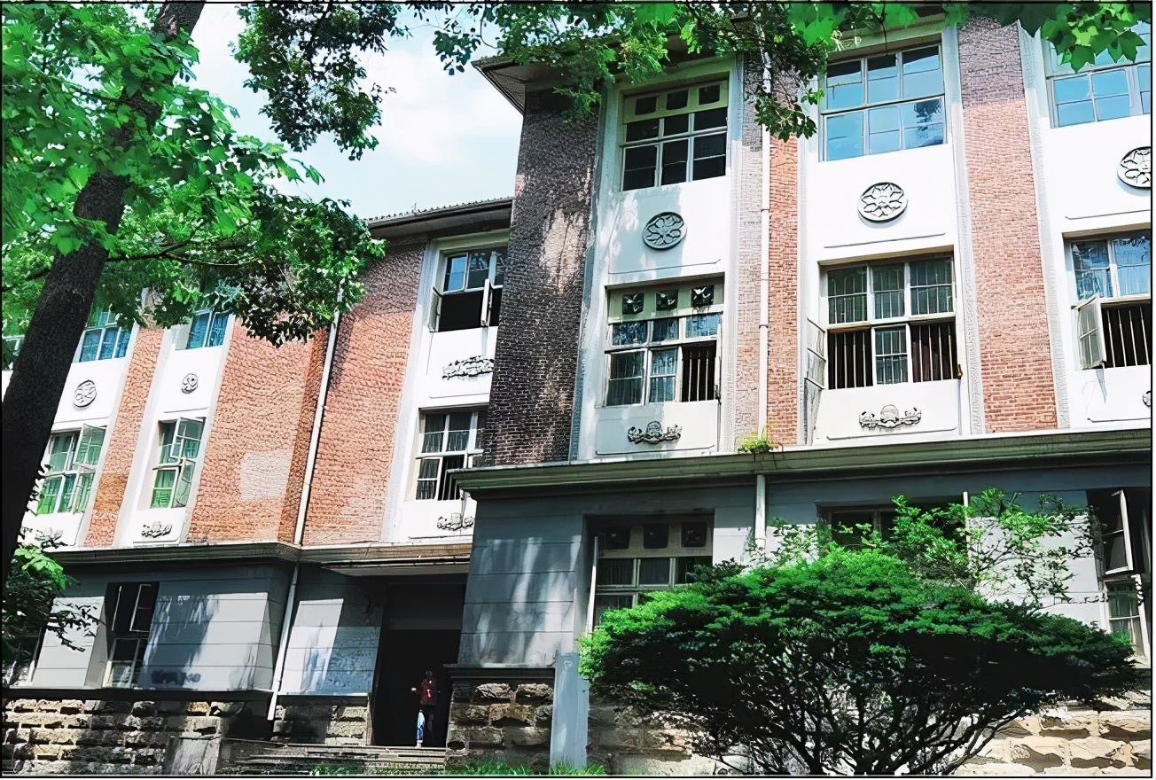 成都“二仙桥”火遍全网！这所一流大学坐落于此，地铁直达校门口！